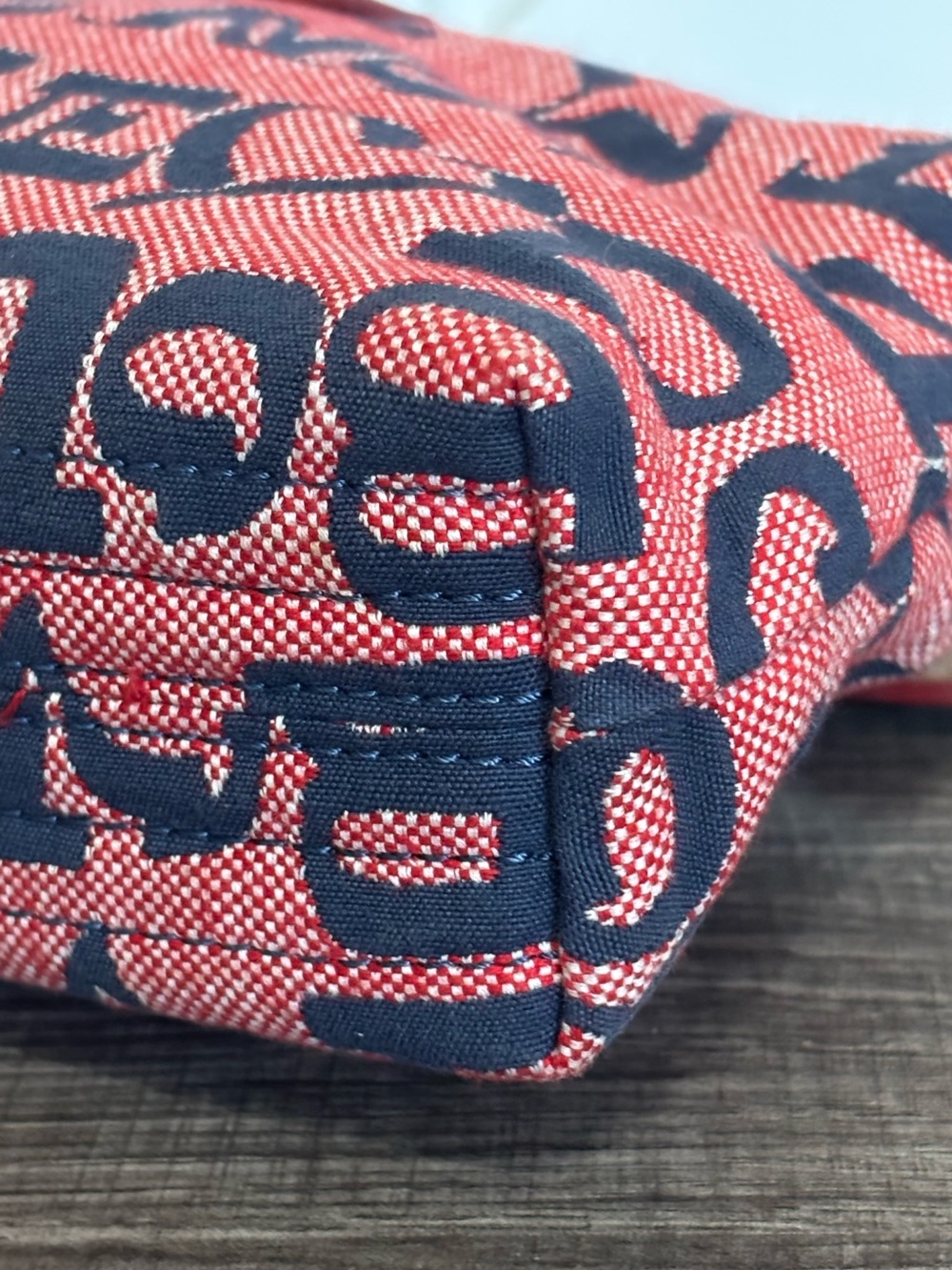 Y2K-era Dooney & Bourke Crayon Graffiti Hearts & Stars Pouchette Crossbody Bag - Picture 4 of 15